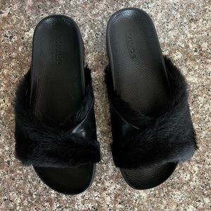 Vince Black Fur slipper Sandal
